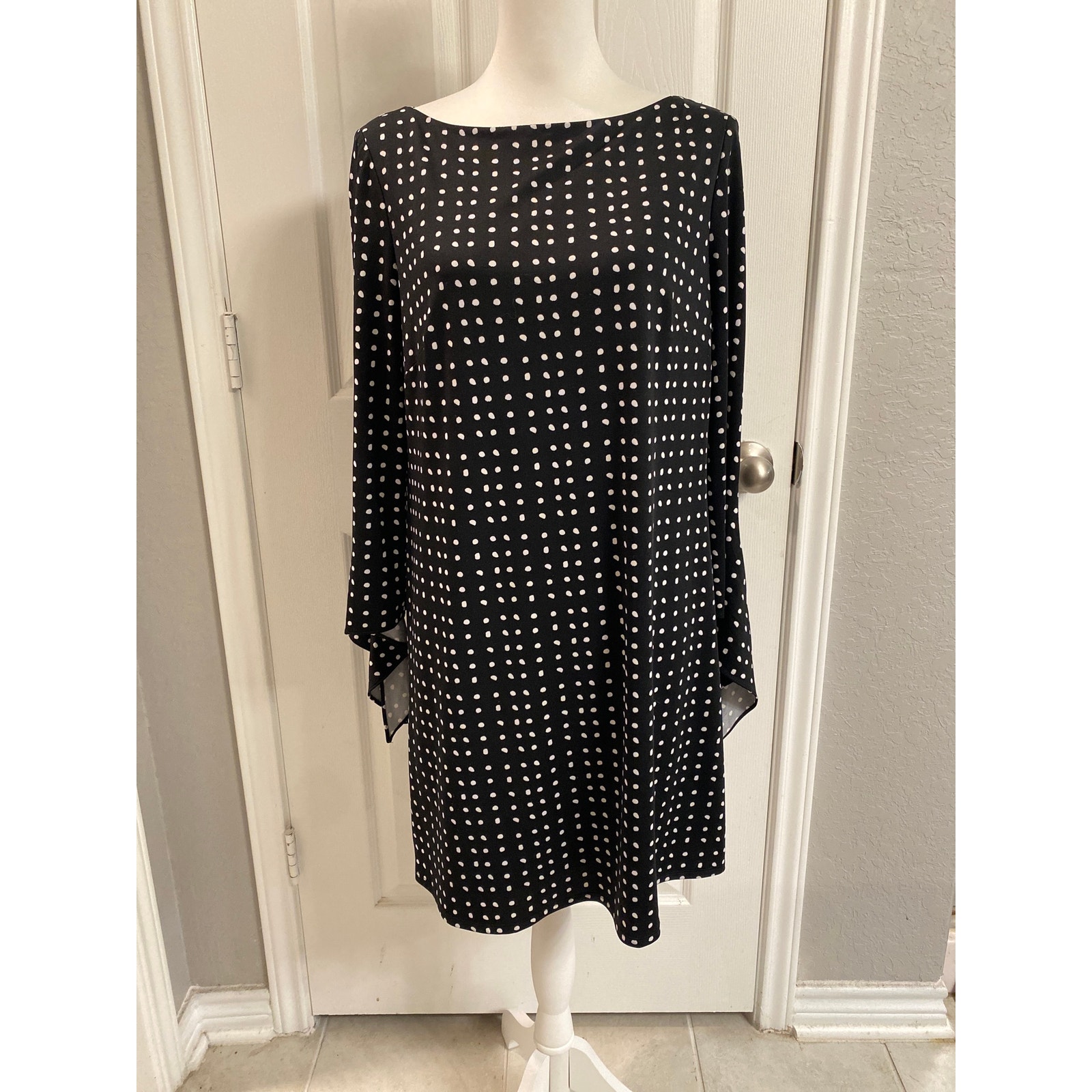 Office Tahari Studio Black & White Polka Dot Shift Dress Tie Cape Sleeve Size 10
